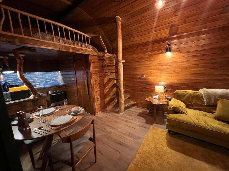 The Pines Treehouse At Treetops Hideouts 里士满 外观 照片
